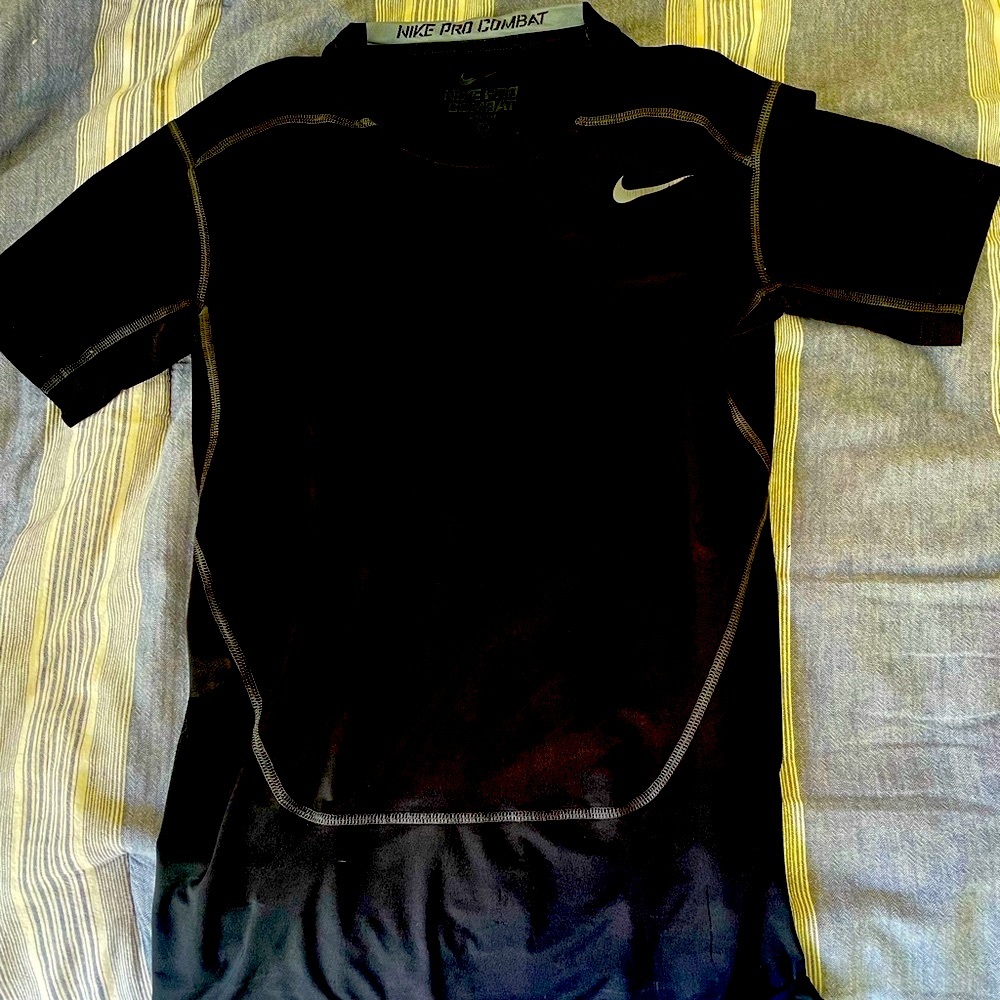 Nike Pro-Combat; Men’s Medium
